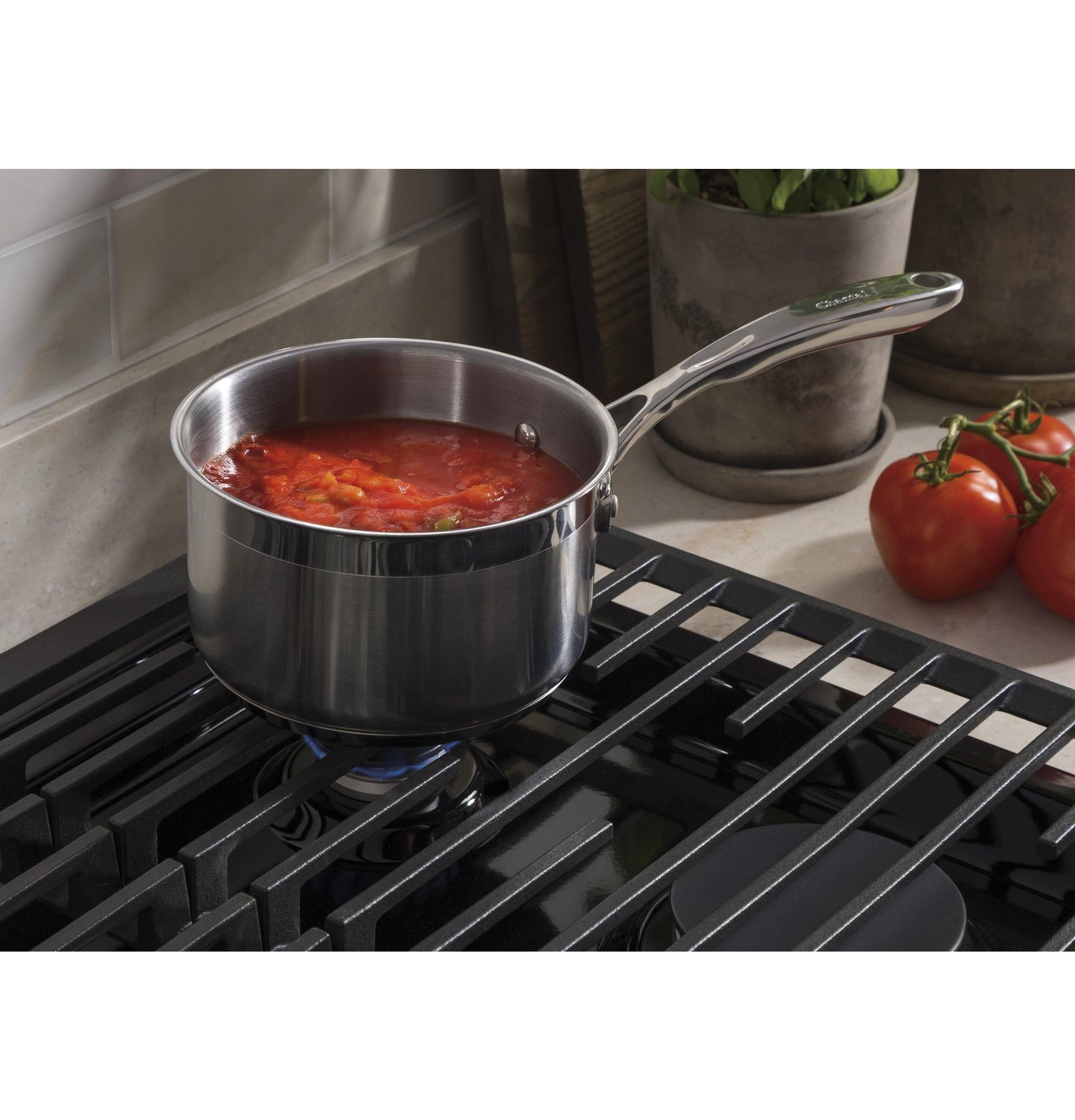 GE APPLIANCES JGP5036DLBB GE(R) 36" Built-In Gas Cooktop with 5 Burners and Dishwasher Safe Grates - JGP5036DLBB-KT