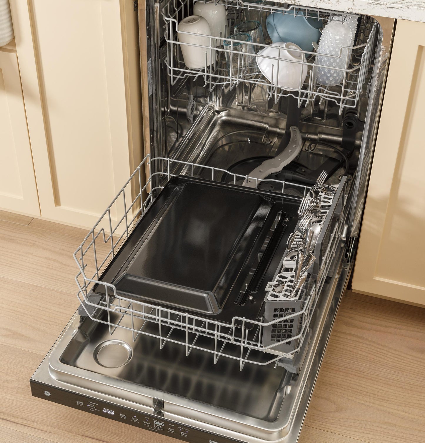 GE APPLIANCES GGS600AVDS GE(R) 30" Slide-In Front-Control Convection Gas Range with No Preheat Air Fry and EasyWash(TM) Oven Tray - GGS600AVDS-KT