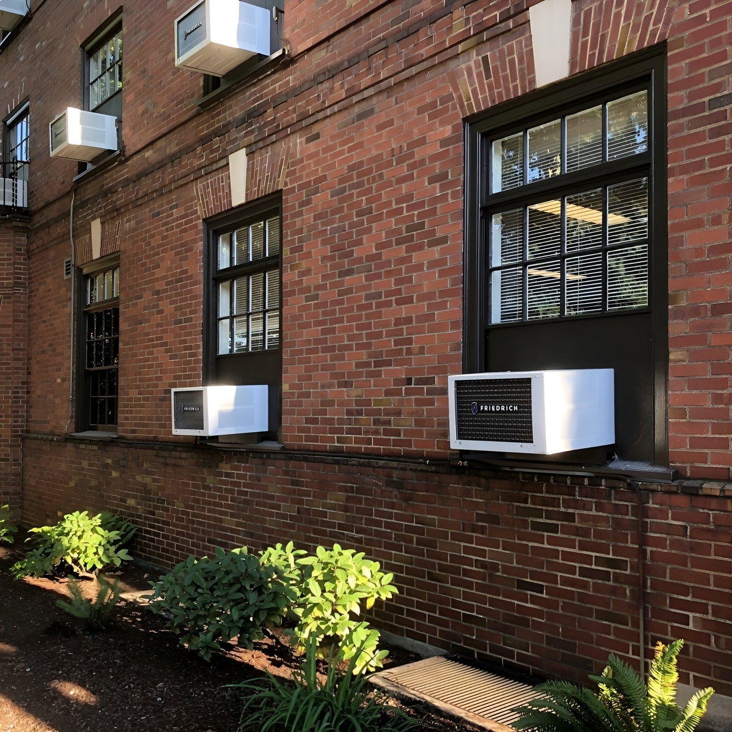 FriedrichKUHL W ELEC HEAT WIN OR WALL SLIDEOUT L CHASSIS 24000 C 17300 H BTU230V QUIETMSTR TECH BUILTIN WIFI  - KEL24A35B