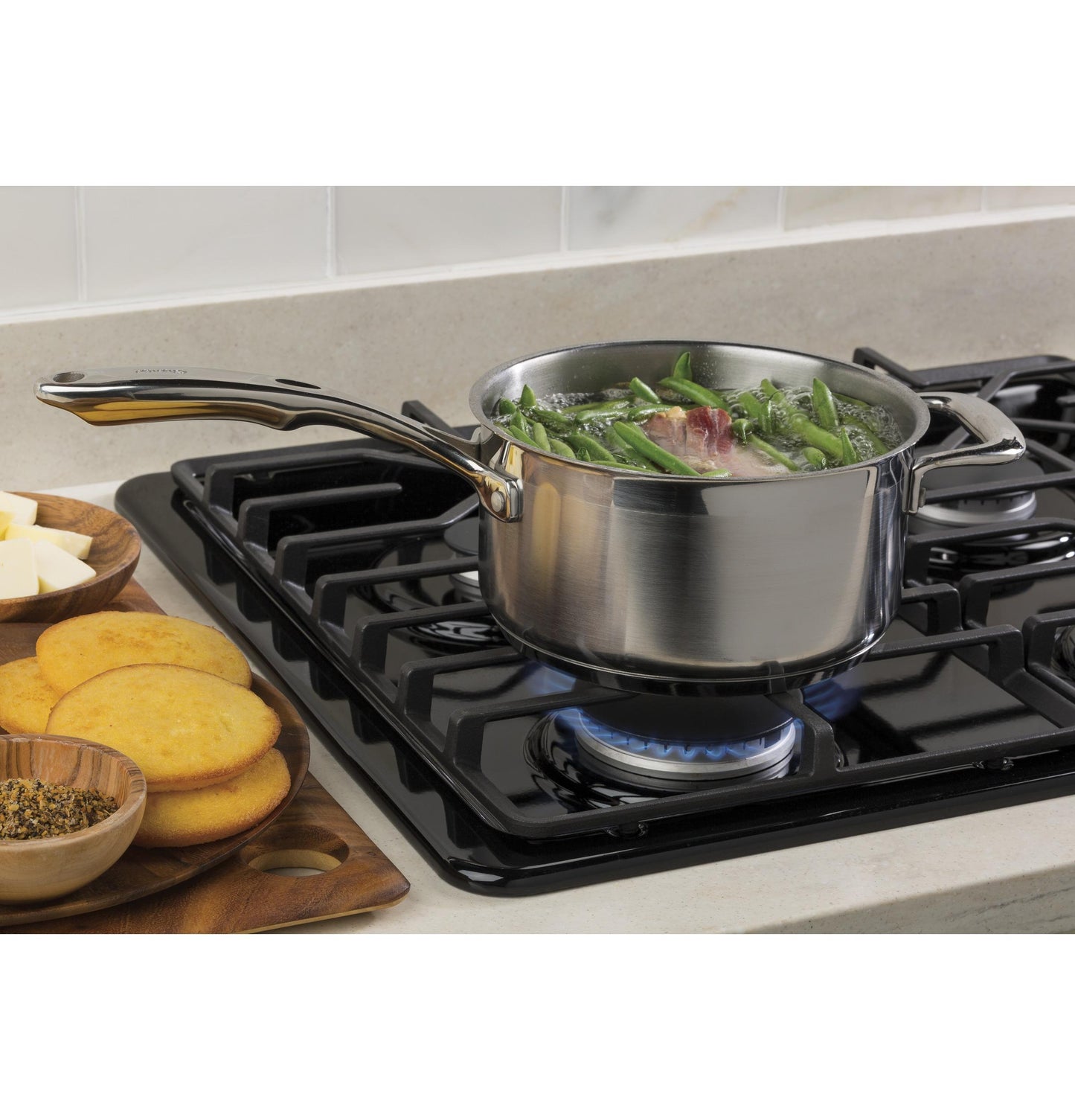 GE APPLIANCES JGP3030DLBB GE(R) 30" Built-In Gas Cooktop with Dishwasher-Safe Grates - JGP3030DLBB-KT