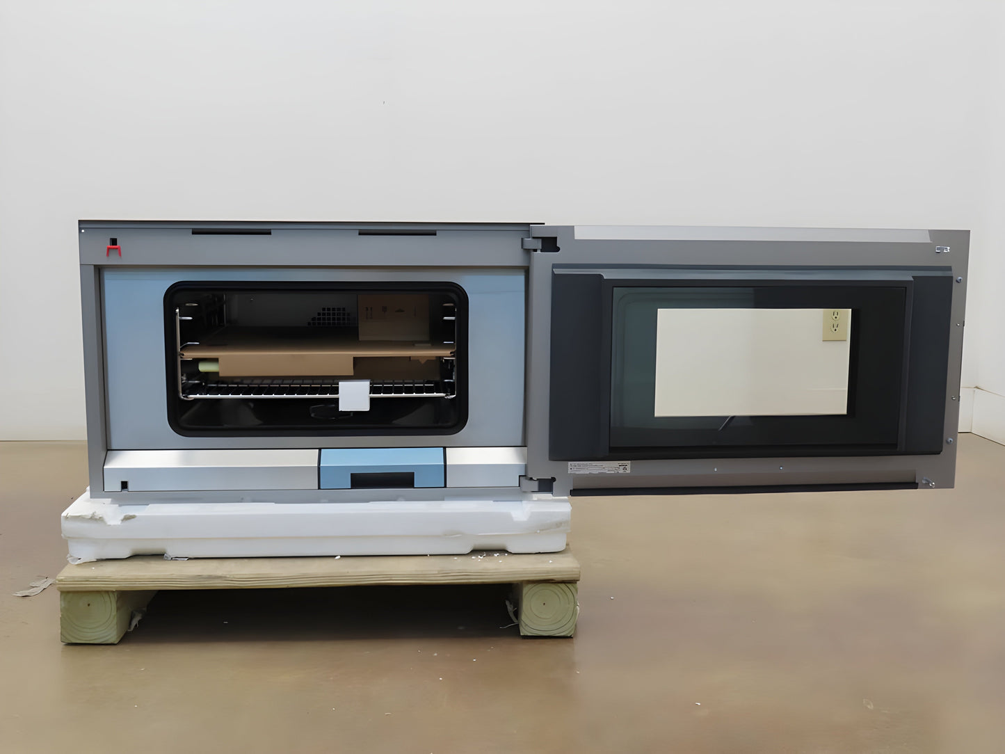 Gaggenau 400 Series BS484612 30" Single Combi-Steam Smart Electric Wall Oven