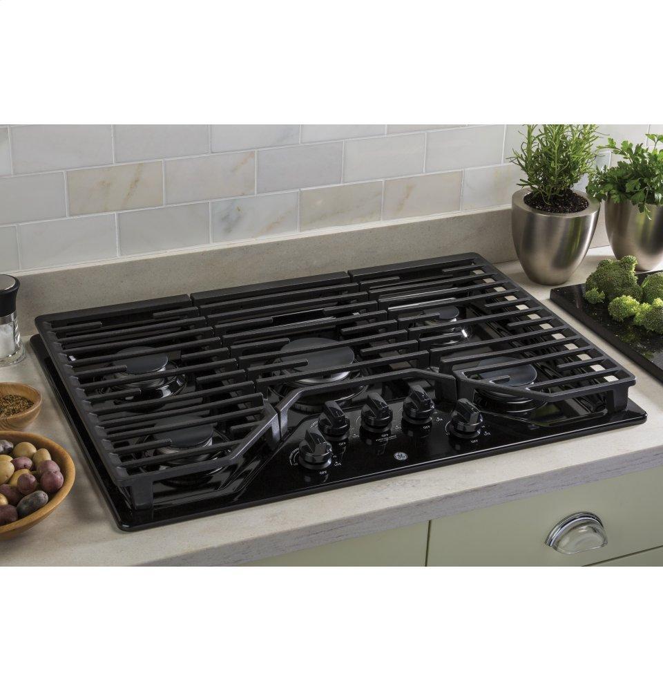 GE APPLIANCES JGP5030DLBB GE(R) 30" Built-In Gas Cooktop with 5 Burners and Dishwasher Safe Grates - JGP5030DLBB-KT