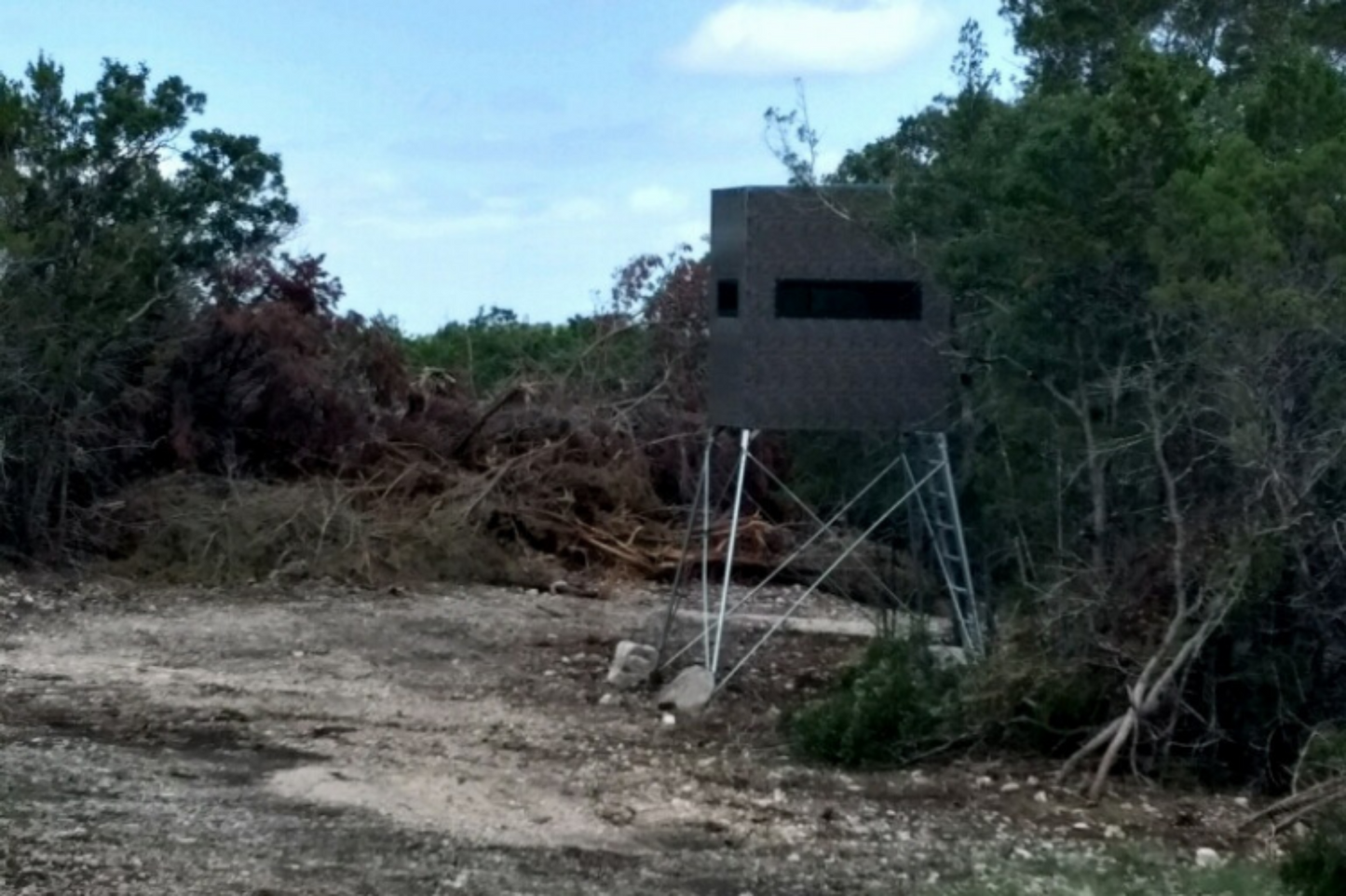 Big Dogg Deer Blinds Aluminum and Insulated Deer Blinds 6' X 6' Elevated with 5' Base and Detachable Ladder for Big Dogg - BD6X65BDL