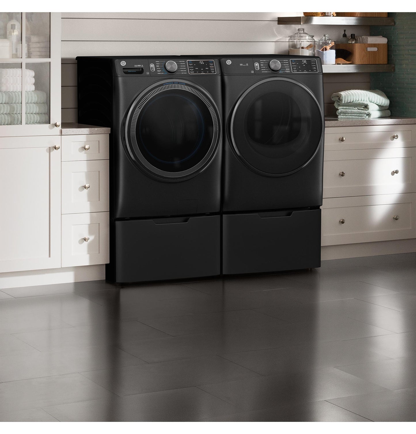 GE APPLIANCES GFD65GSPVDS GE(R) 7.8 cu. ft. Capacity Smart Front Load Gas Dryer with Steam and Sanitize Cycle - GFD65GSPVDS-KT