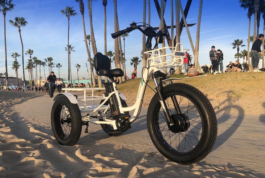 Emojo Caddy PRO 48V Lithium-Ion Battery 500W Motor Hydraulic Brakes The EMOJO Caddy PRO electric tricycle is an upgraded version of the original EMOJO Caddy electric tricycle. The Caddy PRO's upgraded features include Hydraulic Brakes, Front Suspension, a Comfortable Oversized Seat with Backrest, and now comes with 7 Speeds.  Also the front and rear baskets are white instead of black.