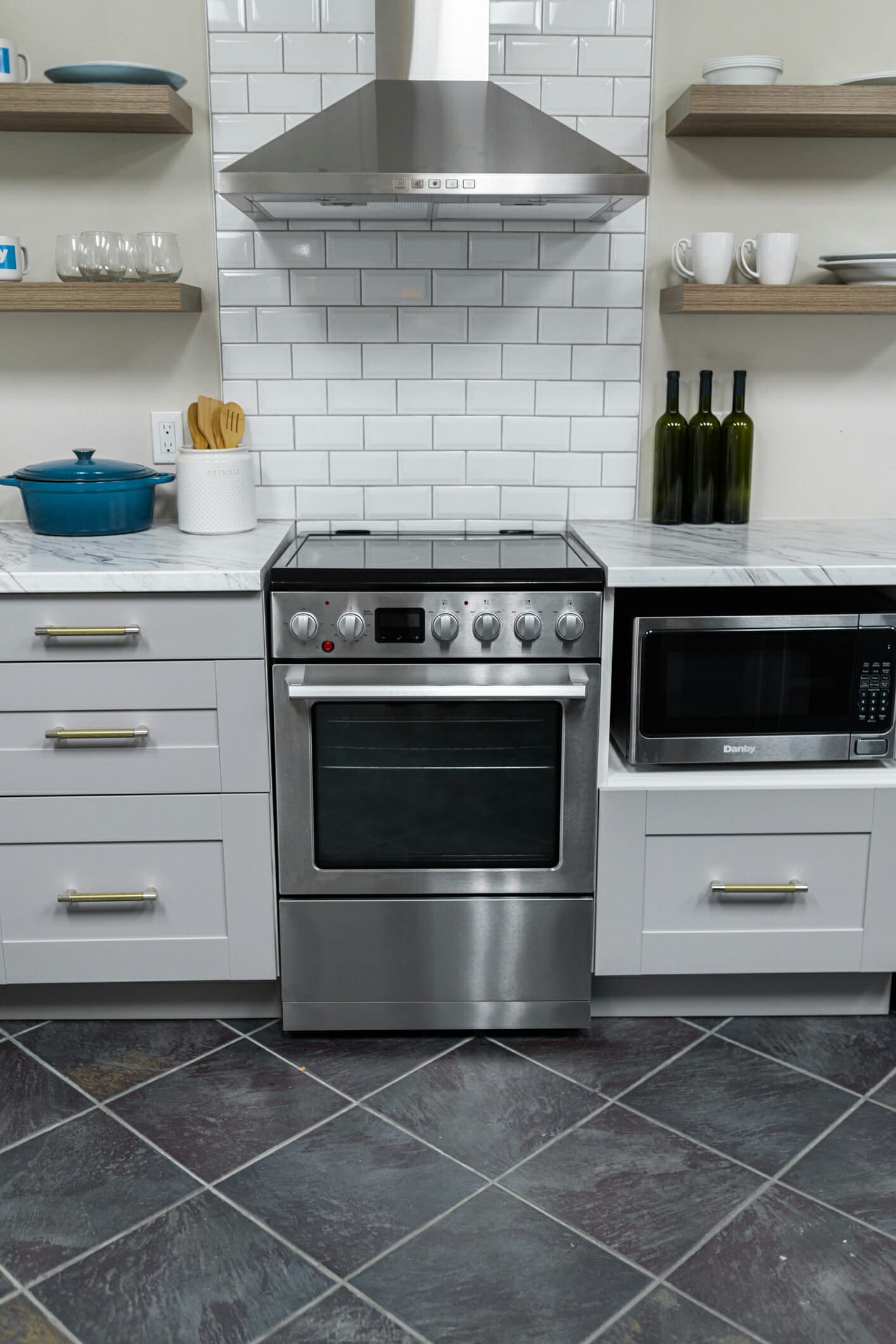 Danby - 24" Slide-In Smooth Top Range, ADA Compliant, Airfry, Manual Clean Ranges - DRCA240BSS