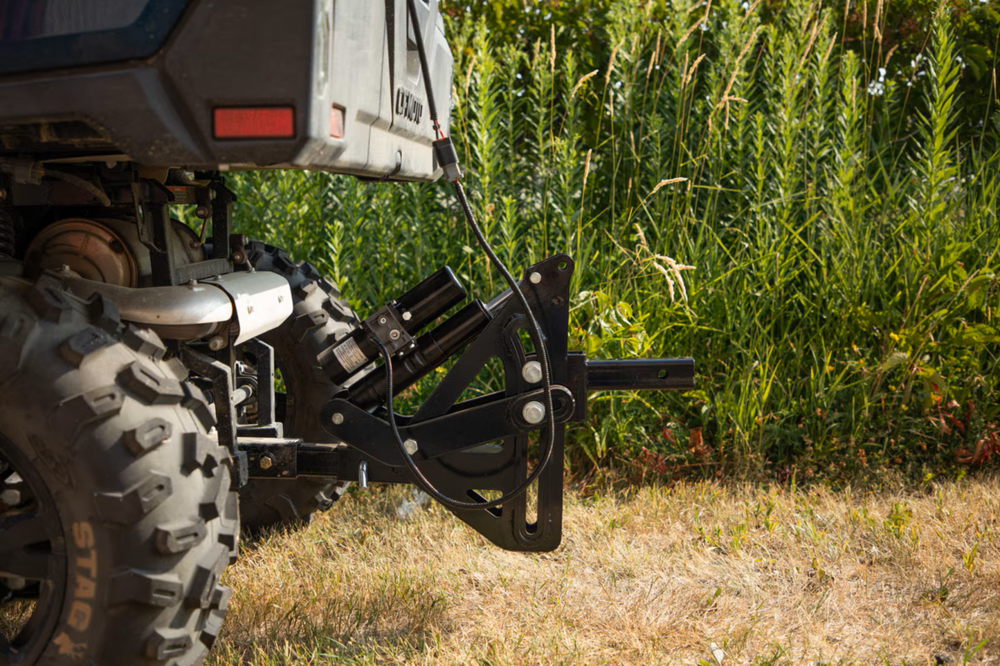 MotoAlliance Hydraulic One-Point Lift System for ATV/UTV/Lawn Tractor New - IP4436_BK_HYPRO