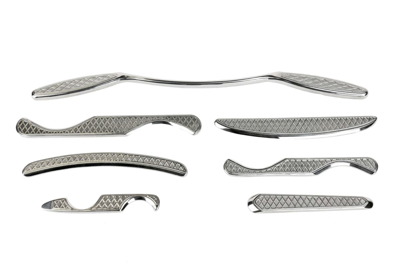 The HawkGrips Gold set contains seven instruments: Small Multi-Curve, Medium Multi-Curve, Large Multi-Curve, Boomerang, Scanner, Tongue Depressor, and Medium Handlebar.   Whats Included Medium Handlebar instrument Small Multi-Curve tool Medium Multi-Curve tool Large Multi-Curve tool Scanner tool Boomerang tool "Tongue Depressor" tool Roll-up carrying case User manual Free Promo Items 1 Jar of regular HawkGrips emollient 1 Jar of fregrance-free HawkGrips emollient 1 Bottle of HawkHydro