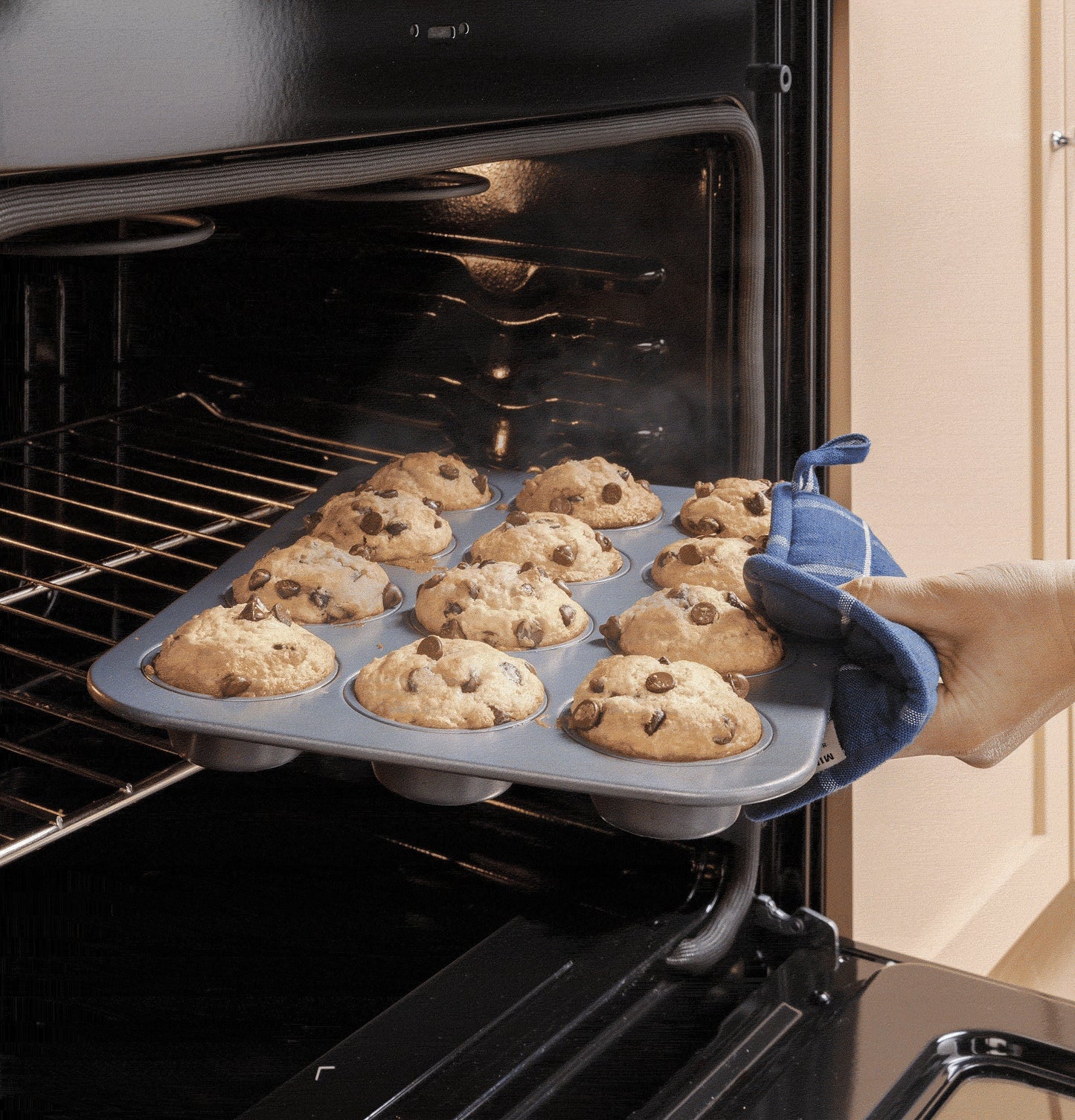 GE APPLIANCES GGS500SVSS GE(R) 30" Slide-In Front Control Gas Range - GGS500SVSS-KT