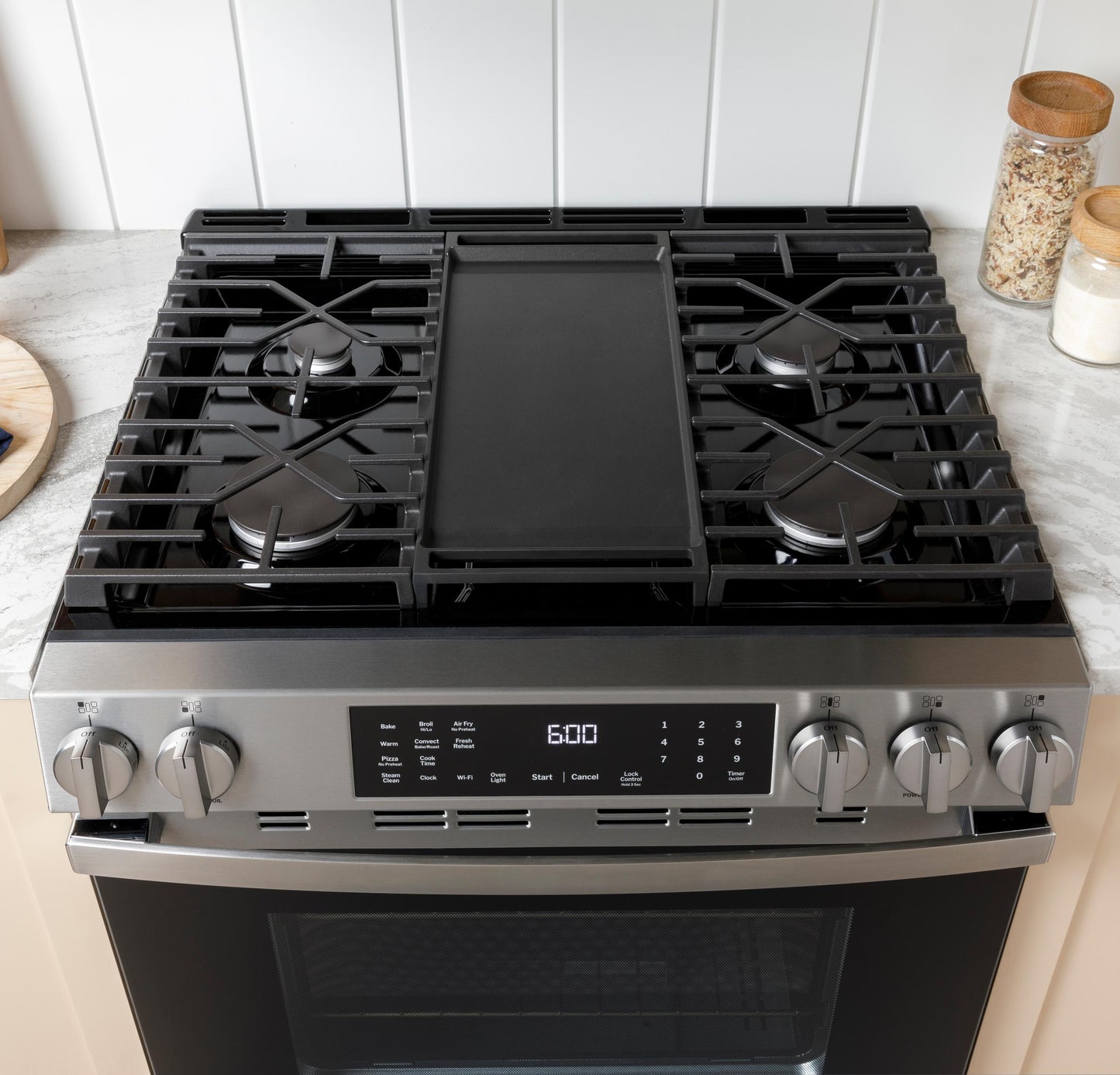GE APPLIANCES GGF600AVSS GE(R) 30" Free-Standing Gas Convection Range with No Preheat Air Fry and EasyWash(TM) Oven Tray - GGF600AVSS-KT