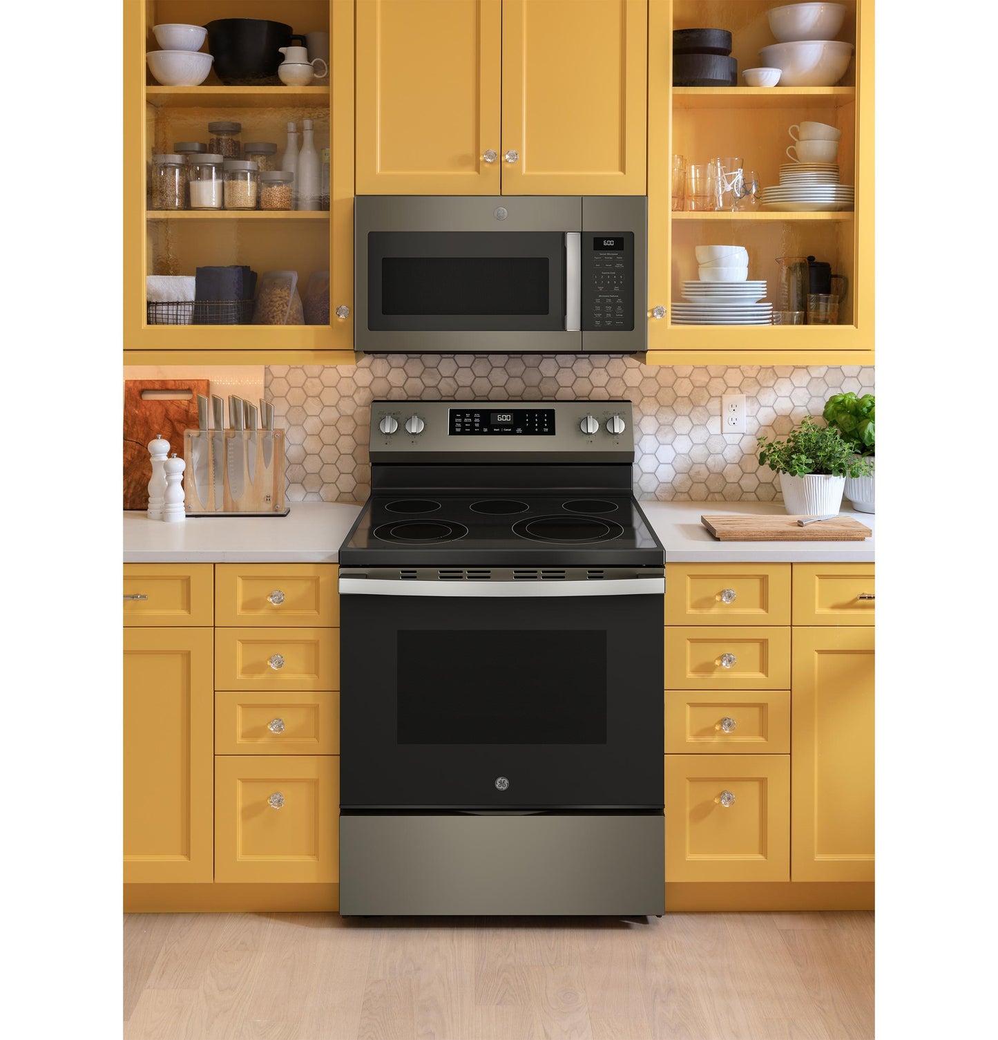 GE APPLIANCES GRF600AVES GE(R) 30" Free-Standing Electric Convection Range with No Preheat Air Fry and EasyWash(TM) Oven Tray - GRF600AVES-KT