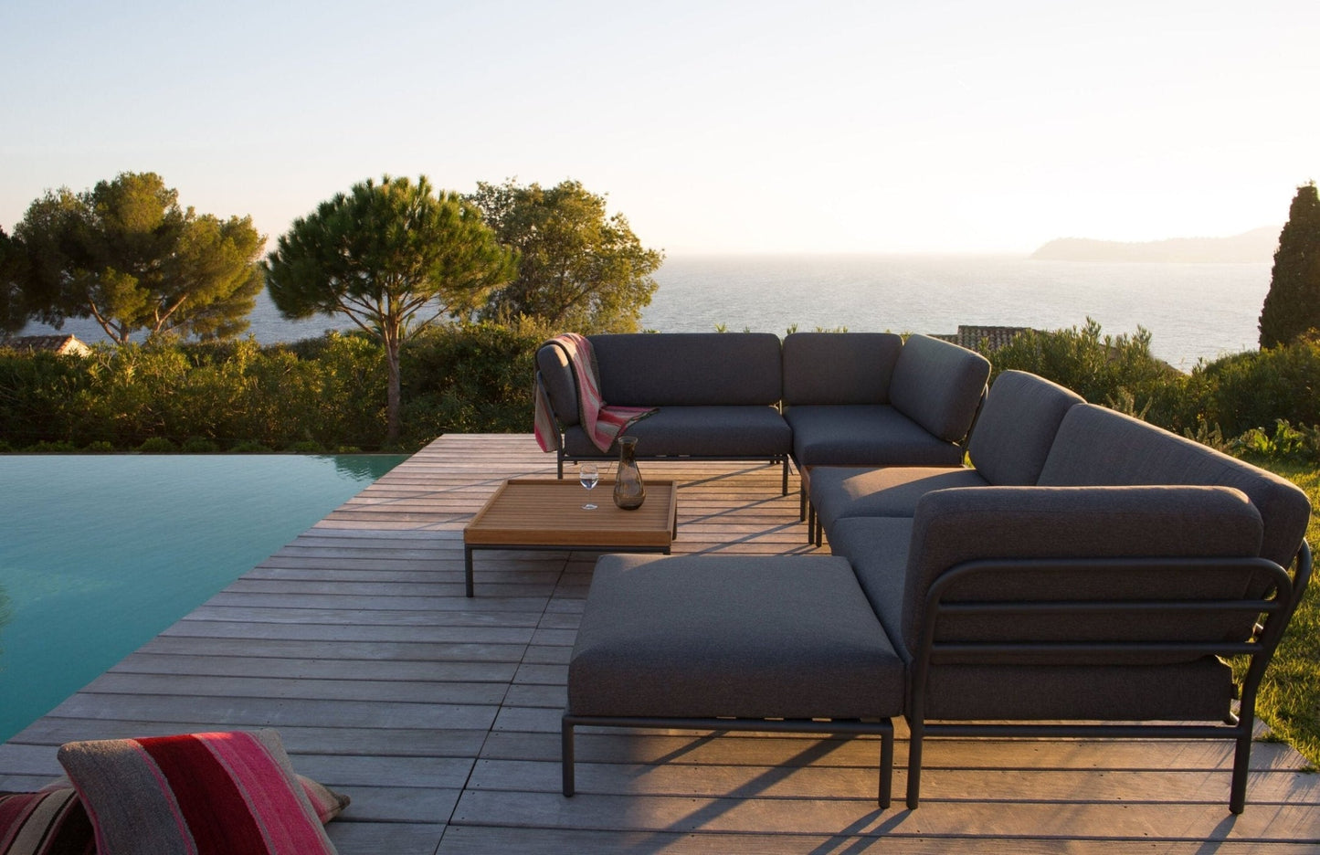 HOUE LEVEL Outdoor Ottoman